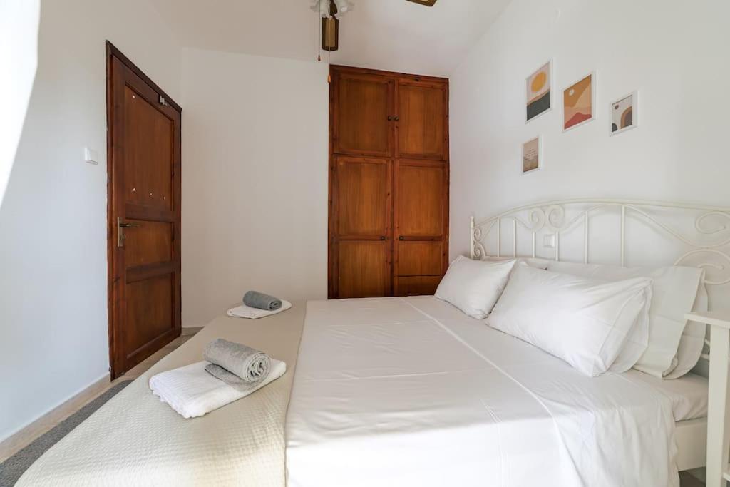 Seaside Escape Apartment Saronida Bagian luar foto