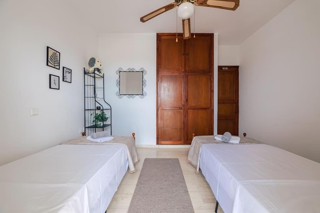 Seaside Escape Apartment Saronida Bagian luar foto