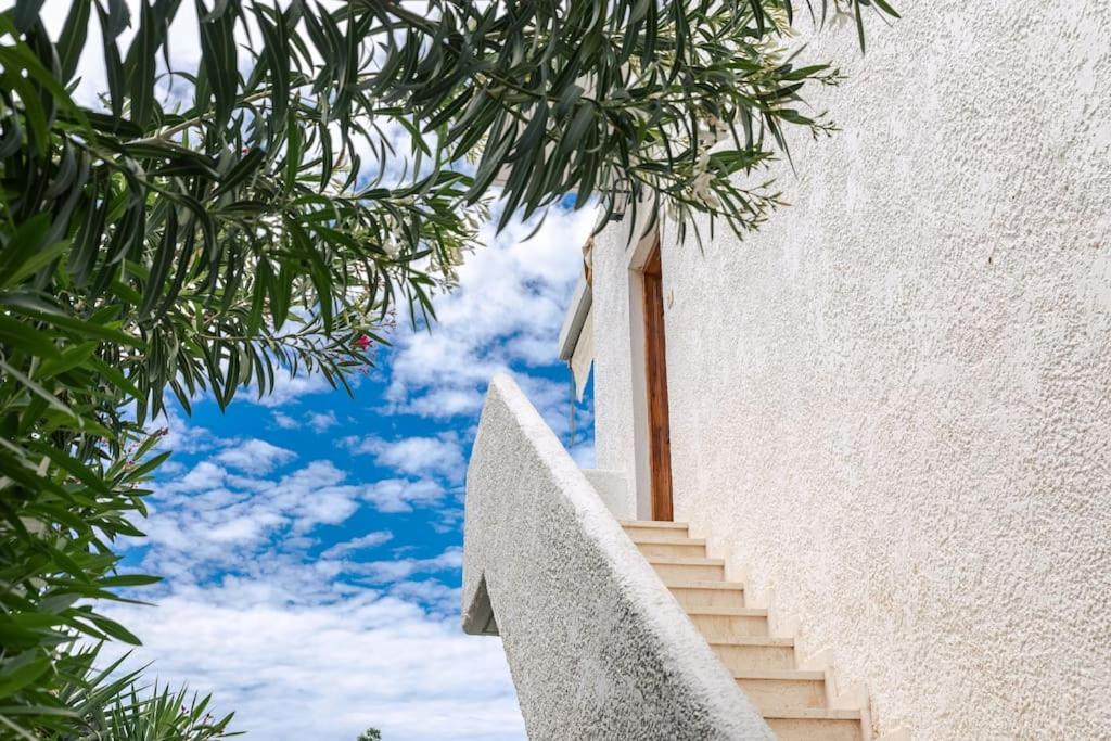 Seaside Escape Apartment Saronida Bagian luar foto